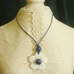 Mother of Pearl & Freshwater Pearl Daisy N…